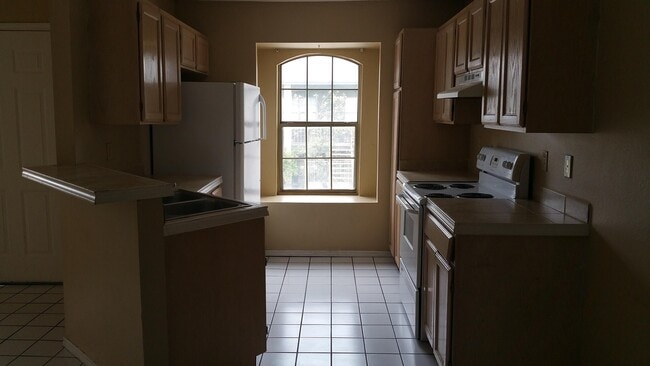 Building Photo - 606 Gale St