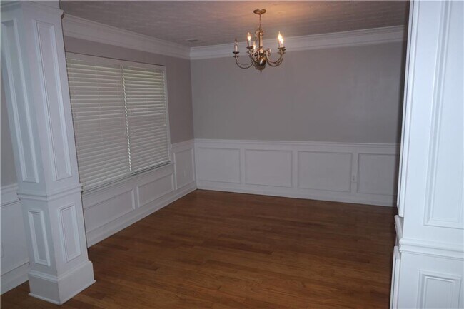Building Photo - 156 Shadowhill Ln SW