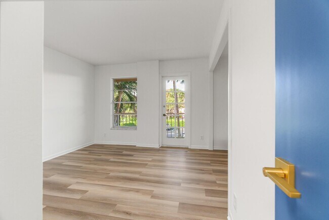 Building Photo - 950 Ponce De Leon Rd