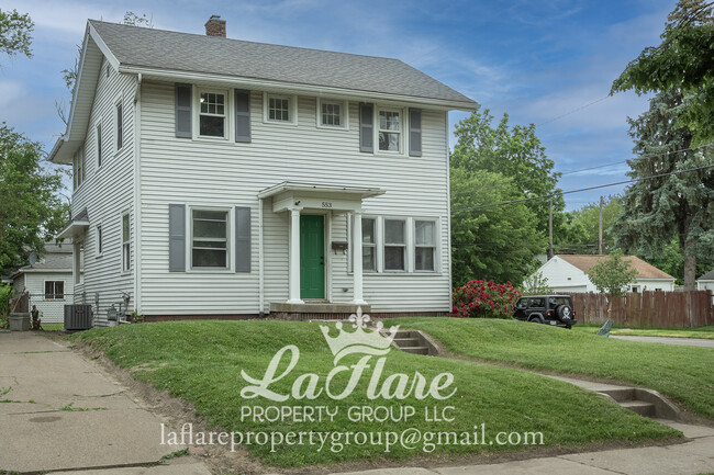 Building Photo - 553 Hampton Ave