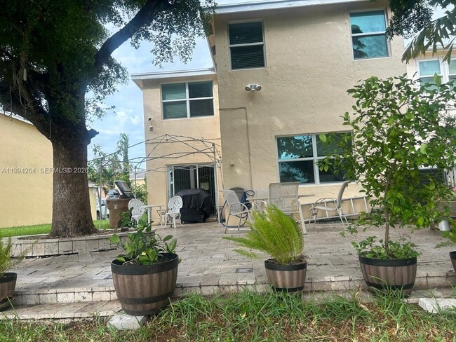 Building Photo - 4046 Eastridge Dr