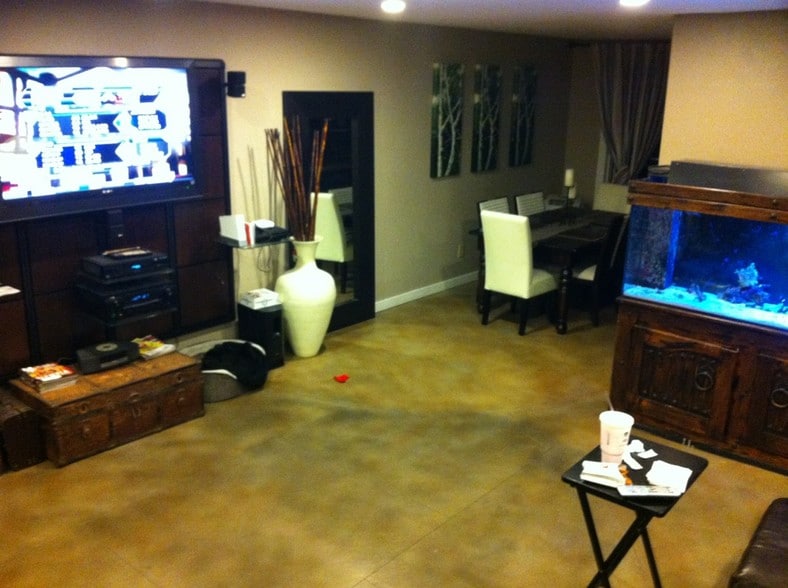 Living Room - 333 Newport Ave