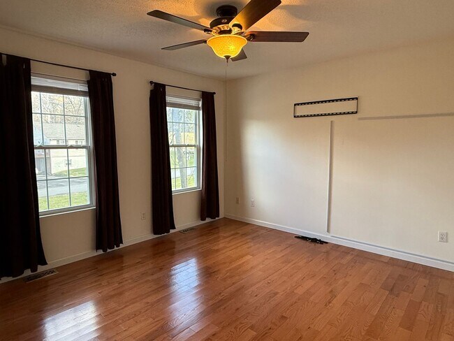 Building Photo - Beautiful Home behind ETSU and 5 minute drive to VAMC