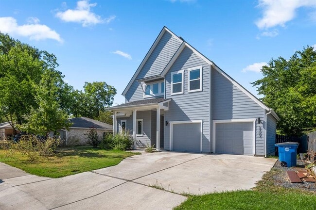 Building Photo - 2303 Rogge Ln