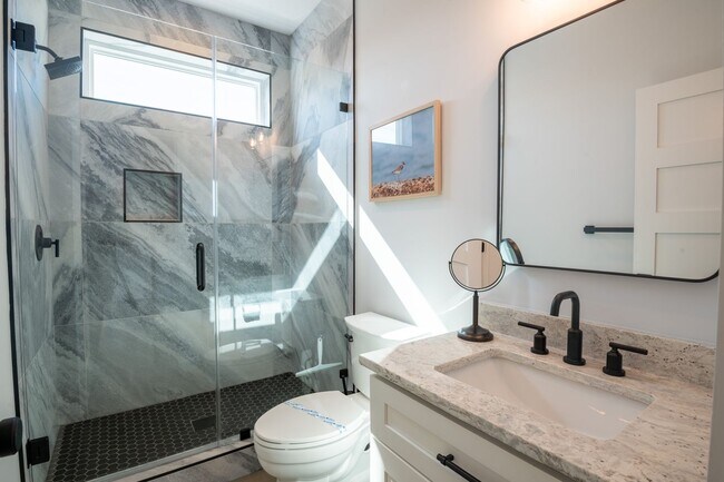 Building Photo - OFF-SEASON FURNISHED BEACH HOUSE AVAILABLE THRU BEGINNING OF APRIL