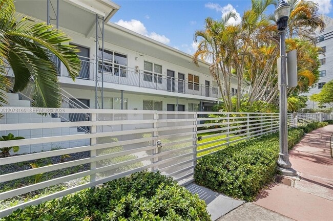 Building Photo - 2445 Lake Pancoast Dr