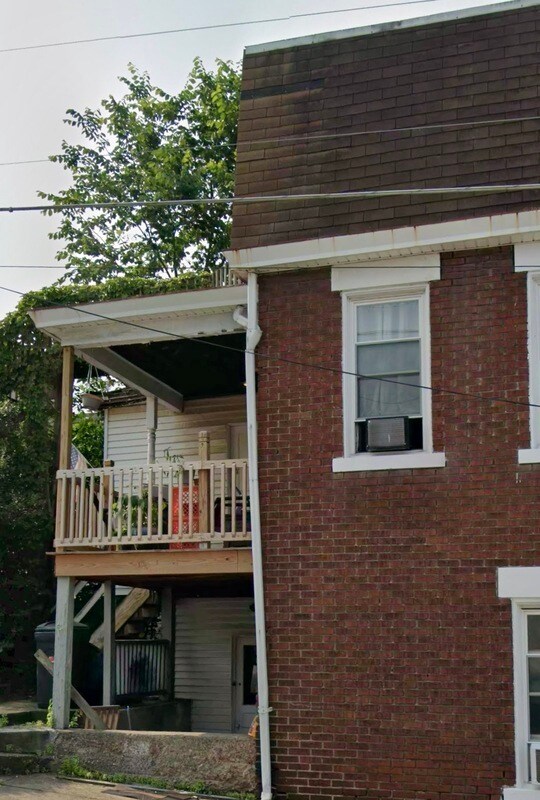 Building Photo - 1538 5th Ave