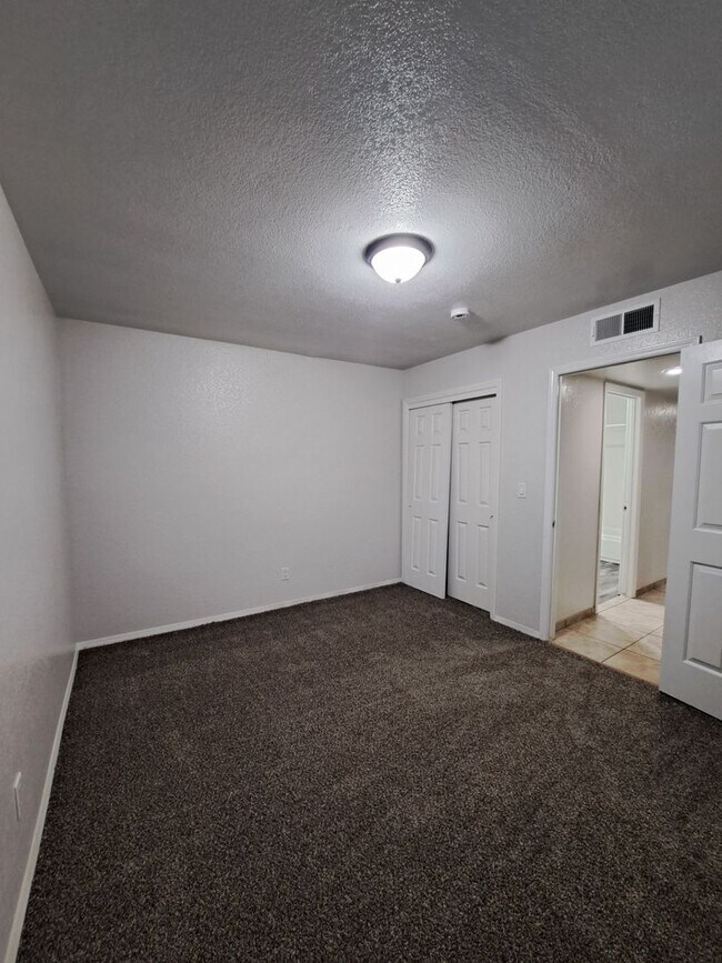 Building Photo - Beautiful 3-Bedroom Fresno Home with Backyard!