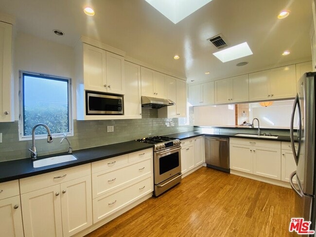 Building Photo - 3392 McLaughlin Ave