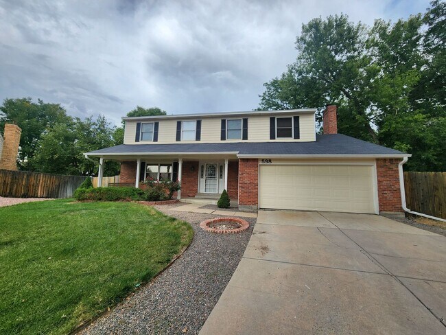 Primary Photo - Beautiful 4 Bedroom Home on Cul Du Sac Wit...