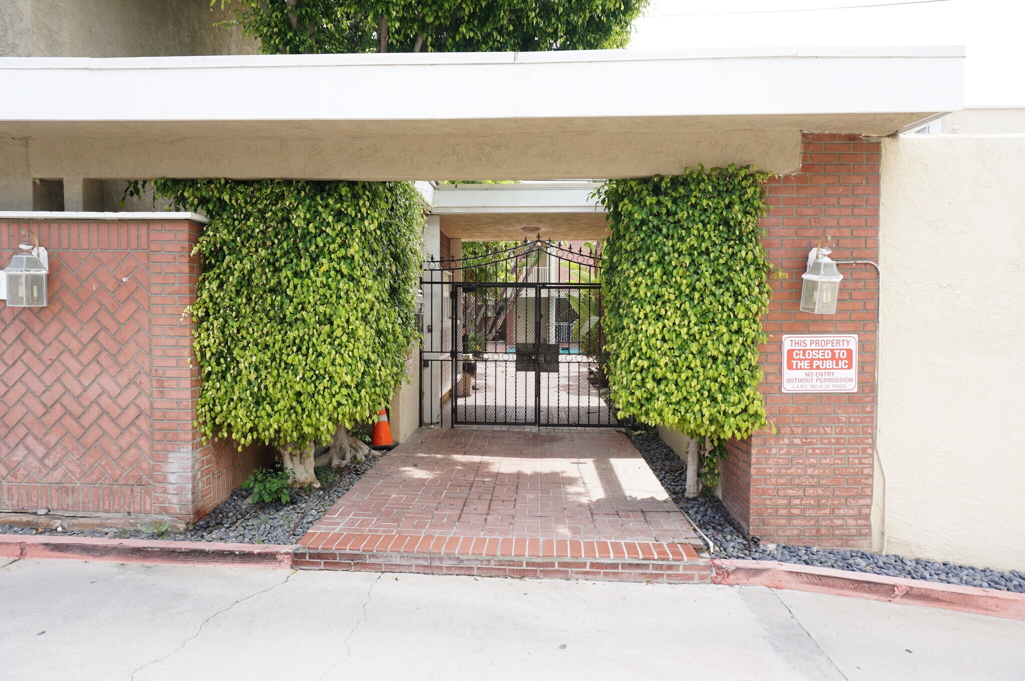Building Photo - 4610 Densmore Ave
