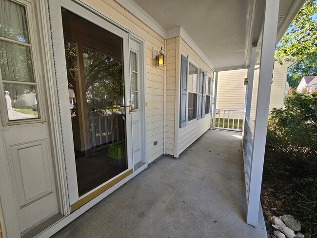 Building Photo - Estates of Greenbrier
