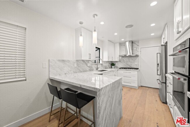 Building Photo - 4069 W Rosecrans Ave