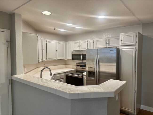 Building Photo - 5837 Oak Bend Ln