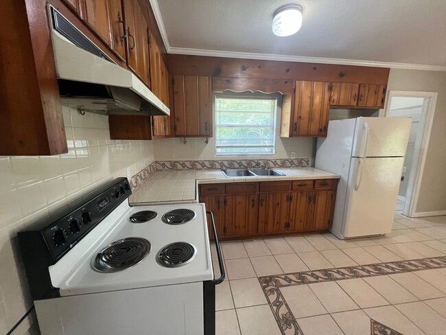 Building Photo - 3 bedroom 1 bathroom in Northport