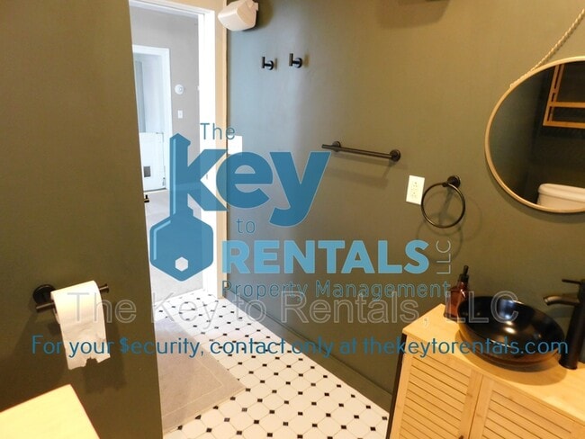 Building Photo - 321 N Main St