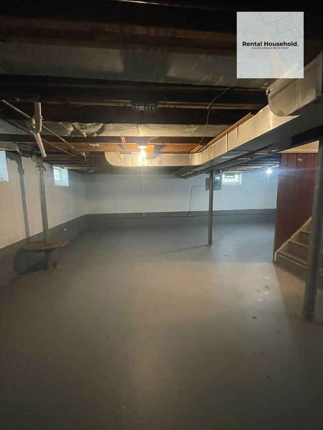 Building Photo - 18010 Lesure St