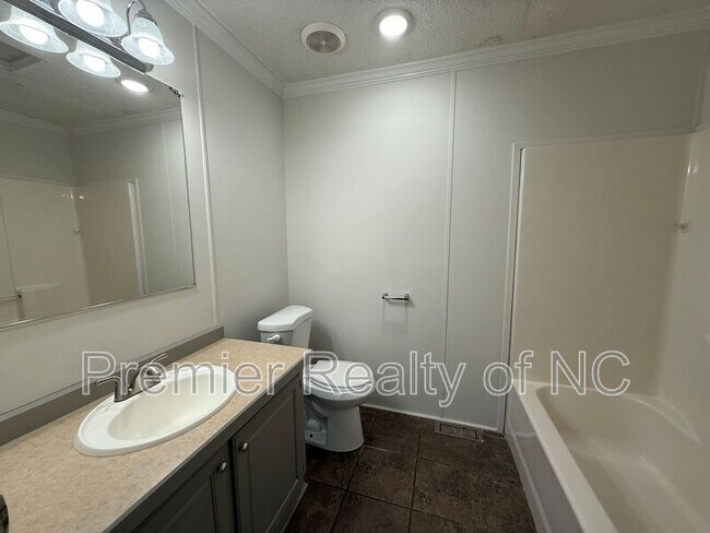 Building Photo - 5474 Robinhood Rd