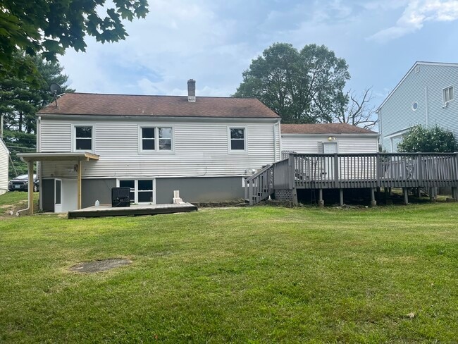 Building Photo - 7 Maple Ridge Rd