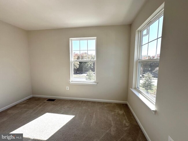 Building Photo - 200 Marina View Ct