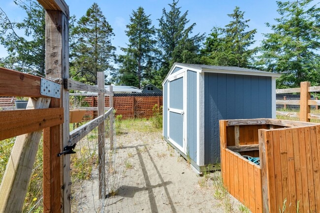 Building Photo - 899 Point Brown Ave SW