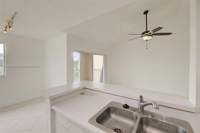 Building Photo - 2600 S University Dr