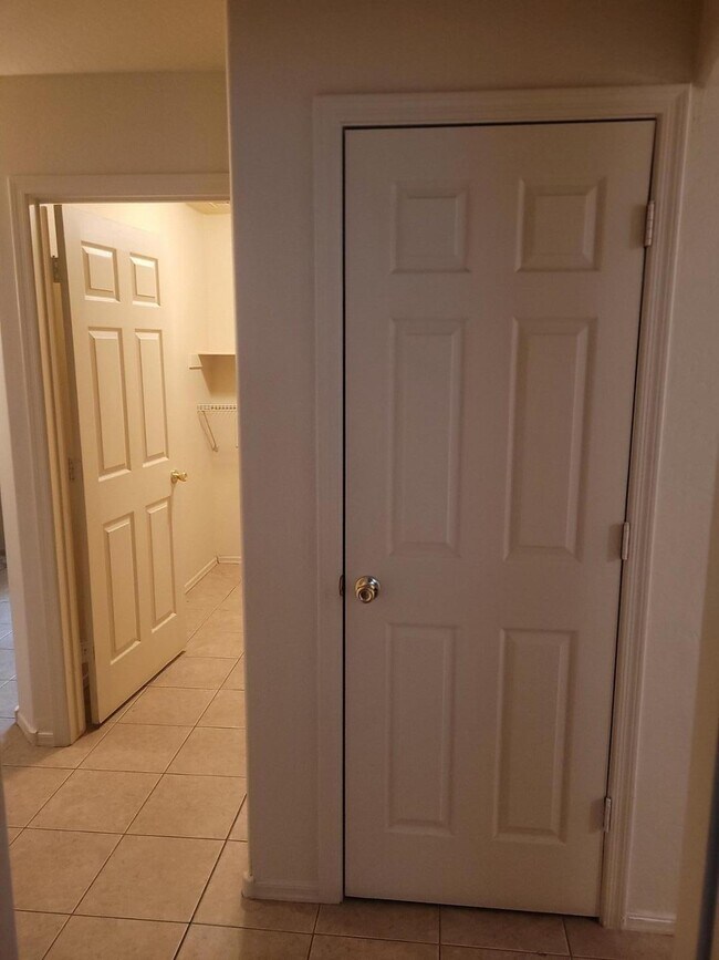 Building Photo - 16377 W Cottonwood St