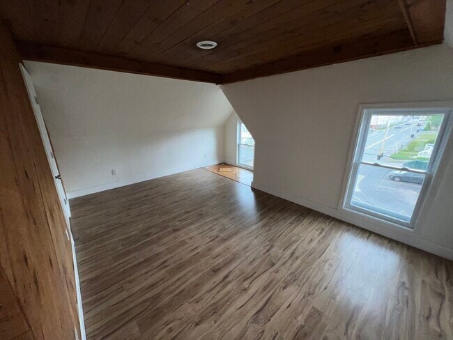 Building Photo - 785 N Montello St