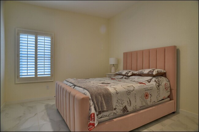 Building Photo - Available to View