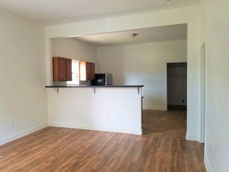 Building Photo - 12 N YMCA ST