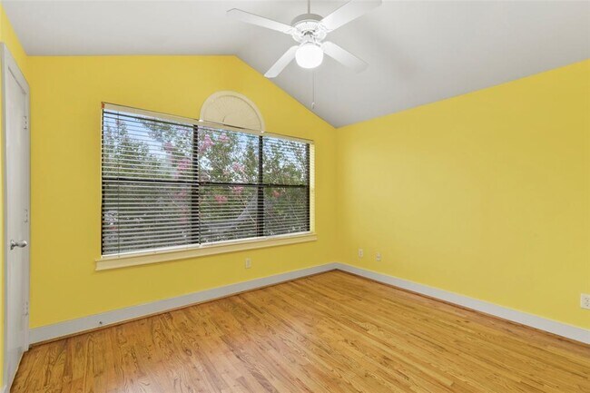 Building Photo - 1604 Reinerman St