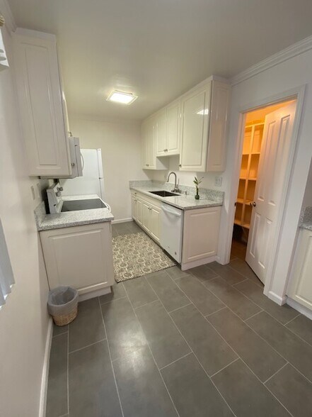 Building Photo - 2308 Schader Dr