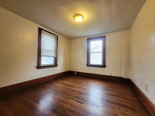 Building Photo - 588 Sanford Ave