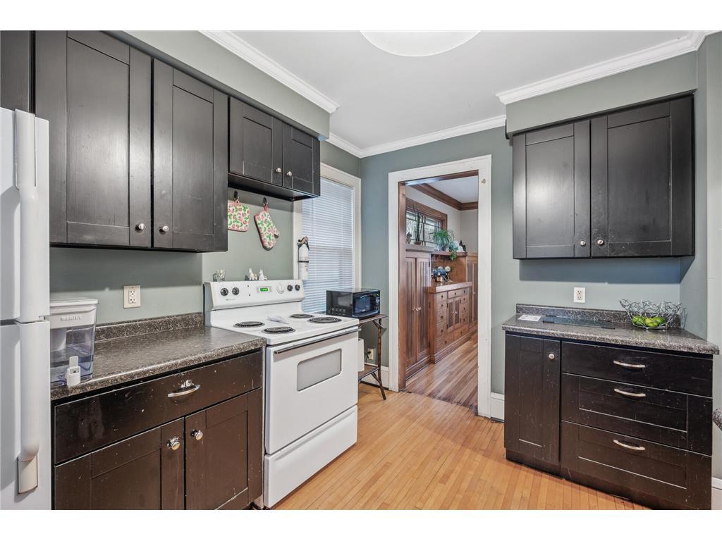 Building Photo - 811 Snelling Ave N
