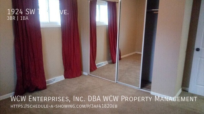 Building Photo - 1924 SW Tara Ave