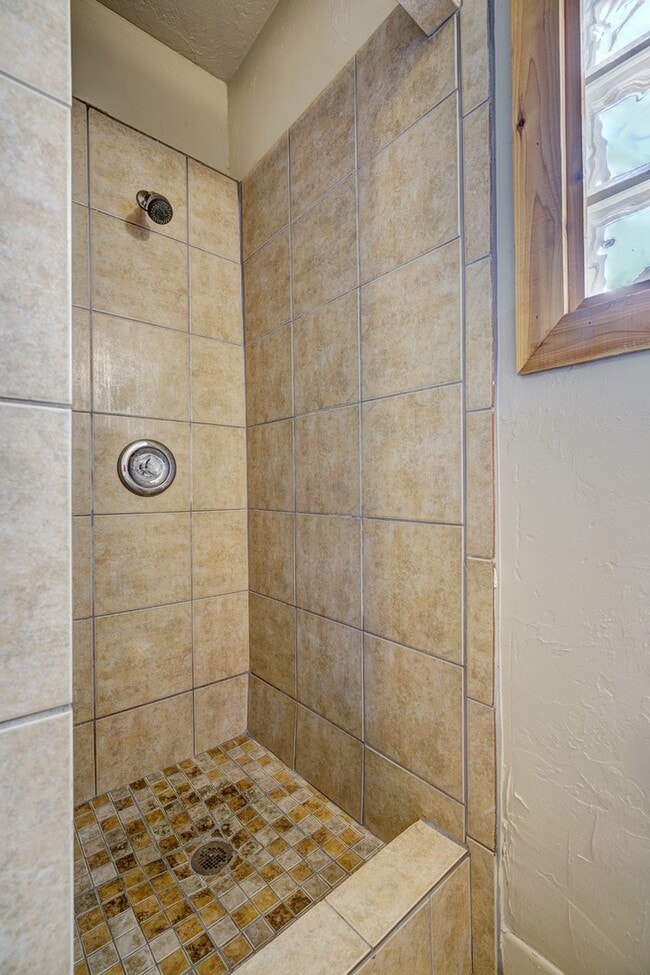 Building Photo - Cozy Efficiency Apartment Minutes from OU Campus