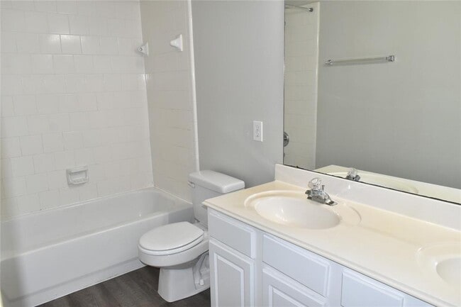Building Photo - 11111 Sprucedale Ct
