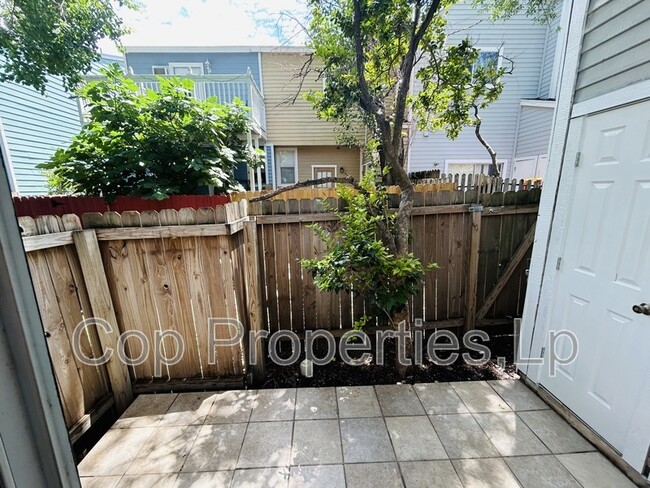 Building Photo - 1804 Gary’s Park