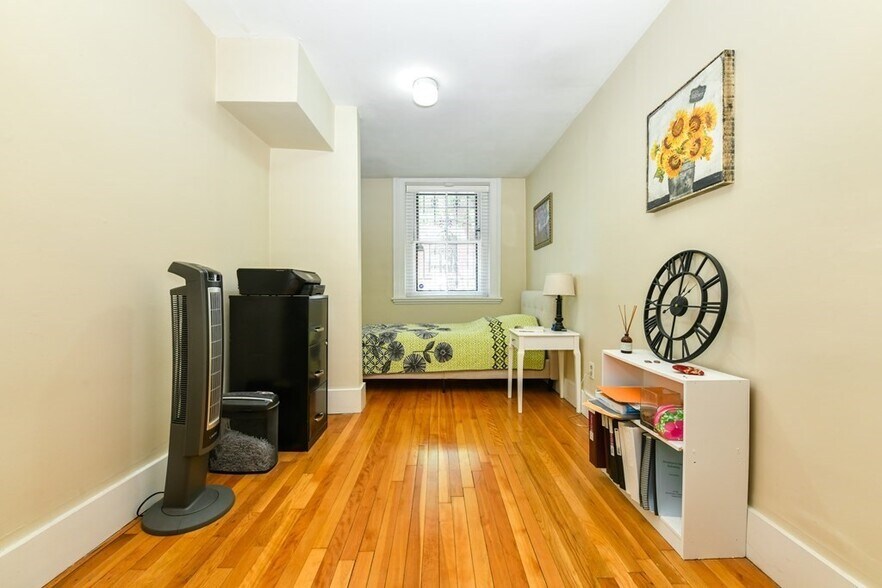 Building Photo - 43 Beacon St