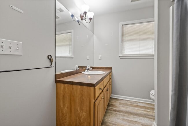 Building Photo - 377 Church St