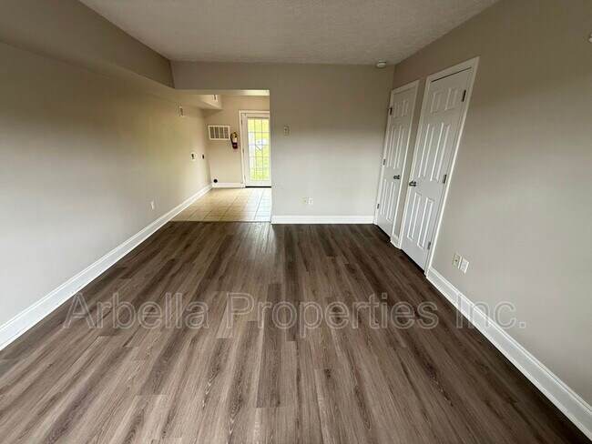 Building Photo - 133 Walker St