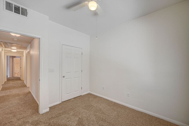 Building Photo - Charming 3-bed, 2-bath Downstairs Unit