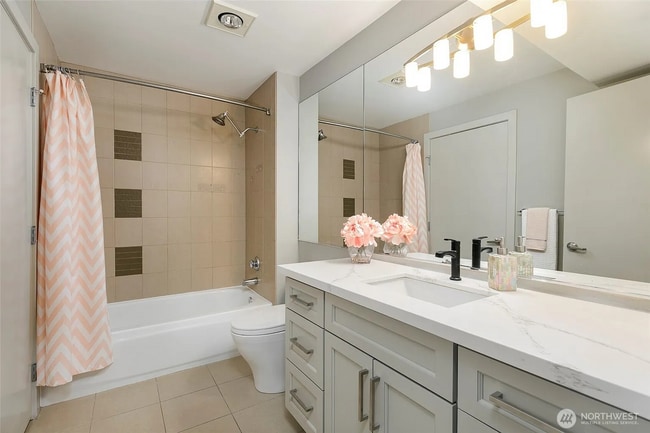 Building Photo - Spacious 2 bedroom 2 bath condo with parki...