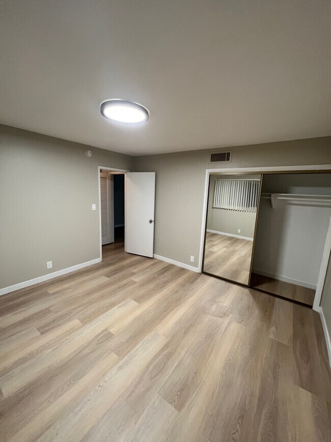 Building Photo - Mulberry West