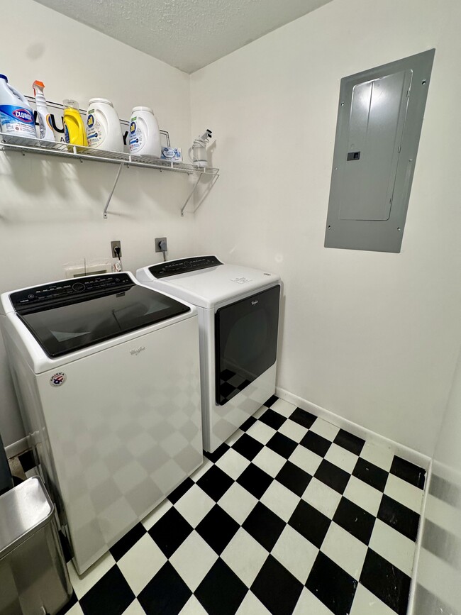 Building Photo - 302 SE Lancaster Ave