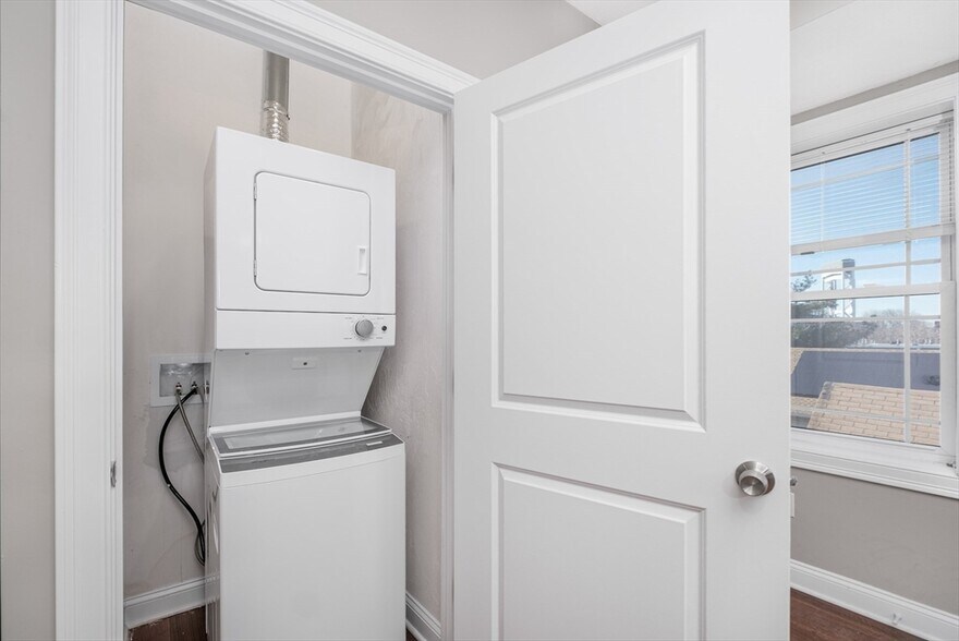 Building Photo - 125 Addison St