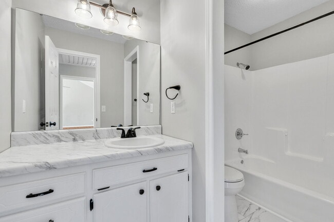 Building Photo - 100 Sunningdale Ct