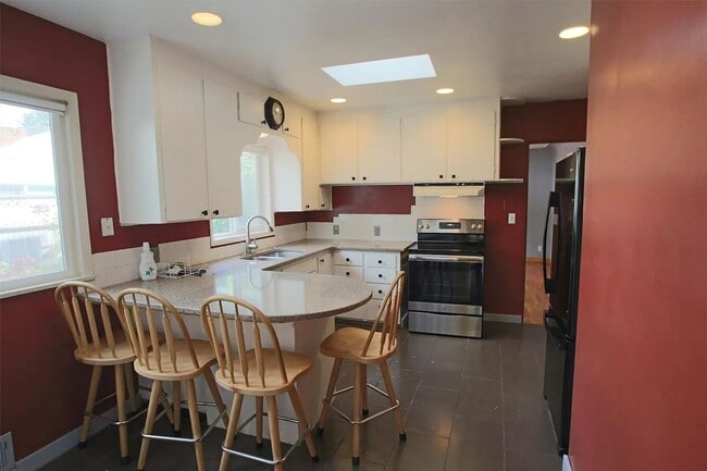 Building Photo - Nice Rambler 3bd 1.75bath Avail. Oct. 3rd