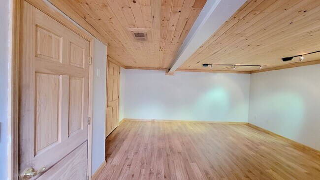 Building Photo - 2 Bedroom house near Mileground - Available 05/20/2026