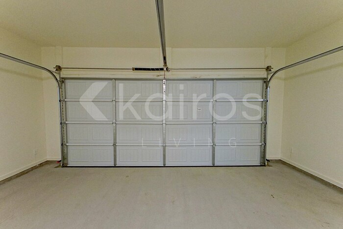 Building Photo - 204 Salvat Dr